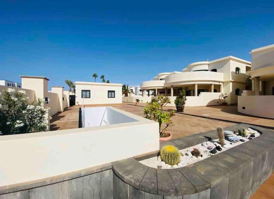 Riviera Park 7A - Air Con- Wi-Fi- Uk Channels- 5 Minutes Walking From The Sea Apartment Tias Exterior photo